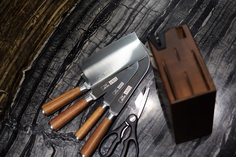 全套烹饪刀具彰显好身手 好身手R1套装