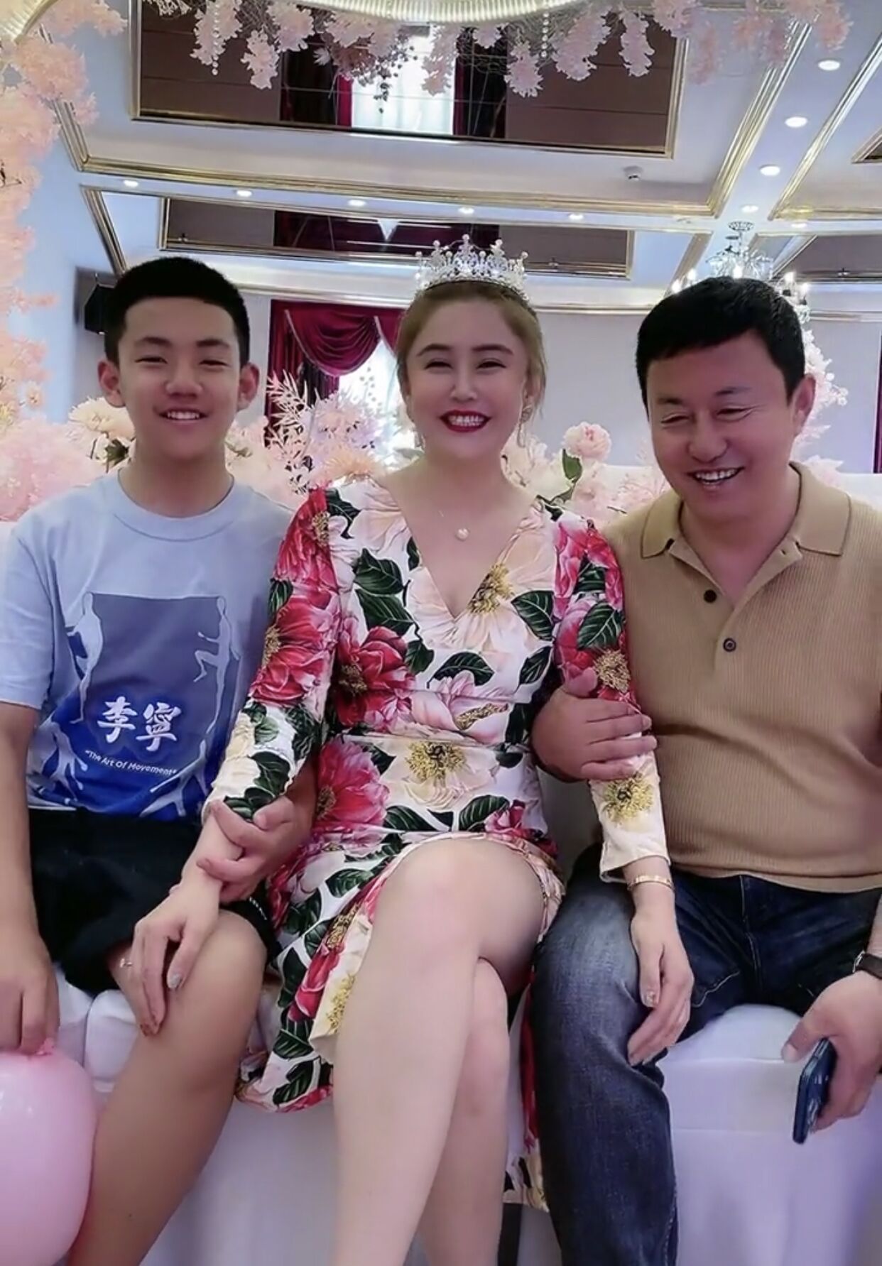 "王长贵"无心庆七夕,神情哀伤疑想念于月仙,情绪低落坚持拍戏