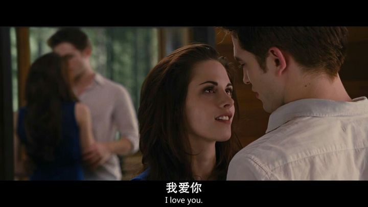 回避型依戀真正愛上一個人的時候，會有什么表現？