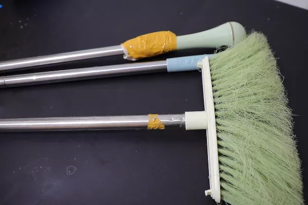 扫把坏了别急着扔，好百邻家政阿姨教你一招，立马变废为宝