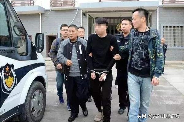 18岁小伙恋上已婚妇女，初次睡觉是自愿，再次睡觉是qiangjian