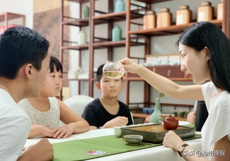 茶缘｜一杯香茗，细细品酌，不光能体会茶的甘苦滋味，更有人生百味……