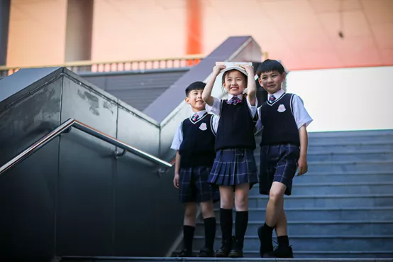 “为什么国产剧里的校服，永远比现实的好看”