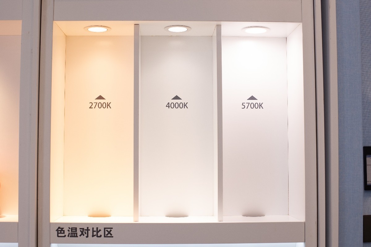 灯下太刺眼，角落有阴影，你真正需要的，是无主灯的装修