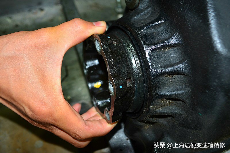 老师傅亲自演示，卡迪拉克ATS加速抖动，有异响原来是后桥坏了