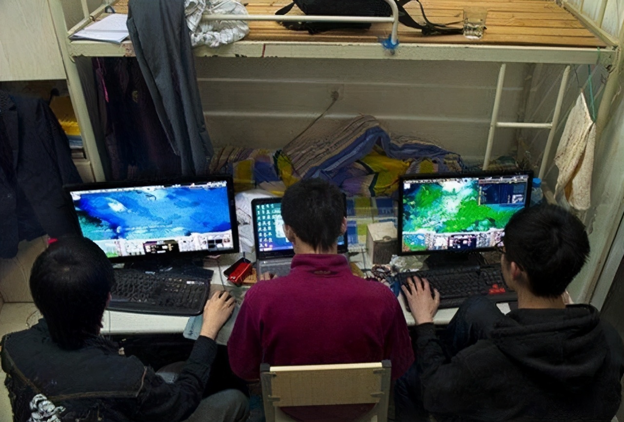 将来“没前途”的大学生，毕业找工作都成问题，名校学生也没用