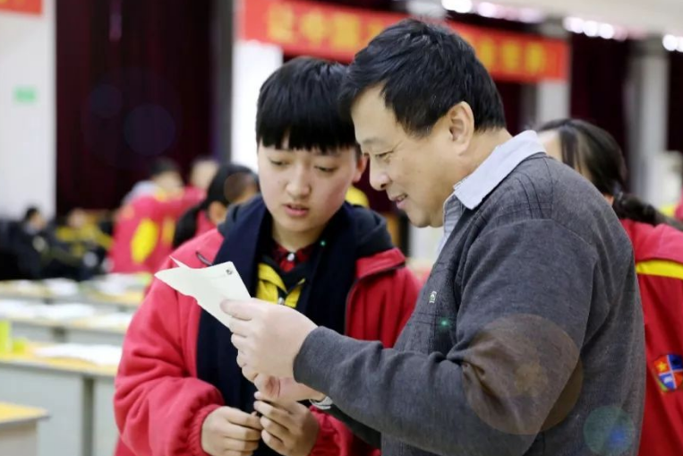 浙江高考生749分，被父亲埋怨没考好，网友看到成绩：的确没考好