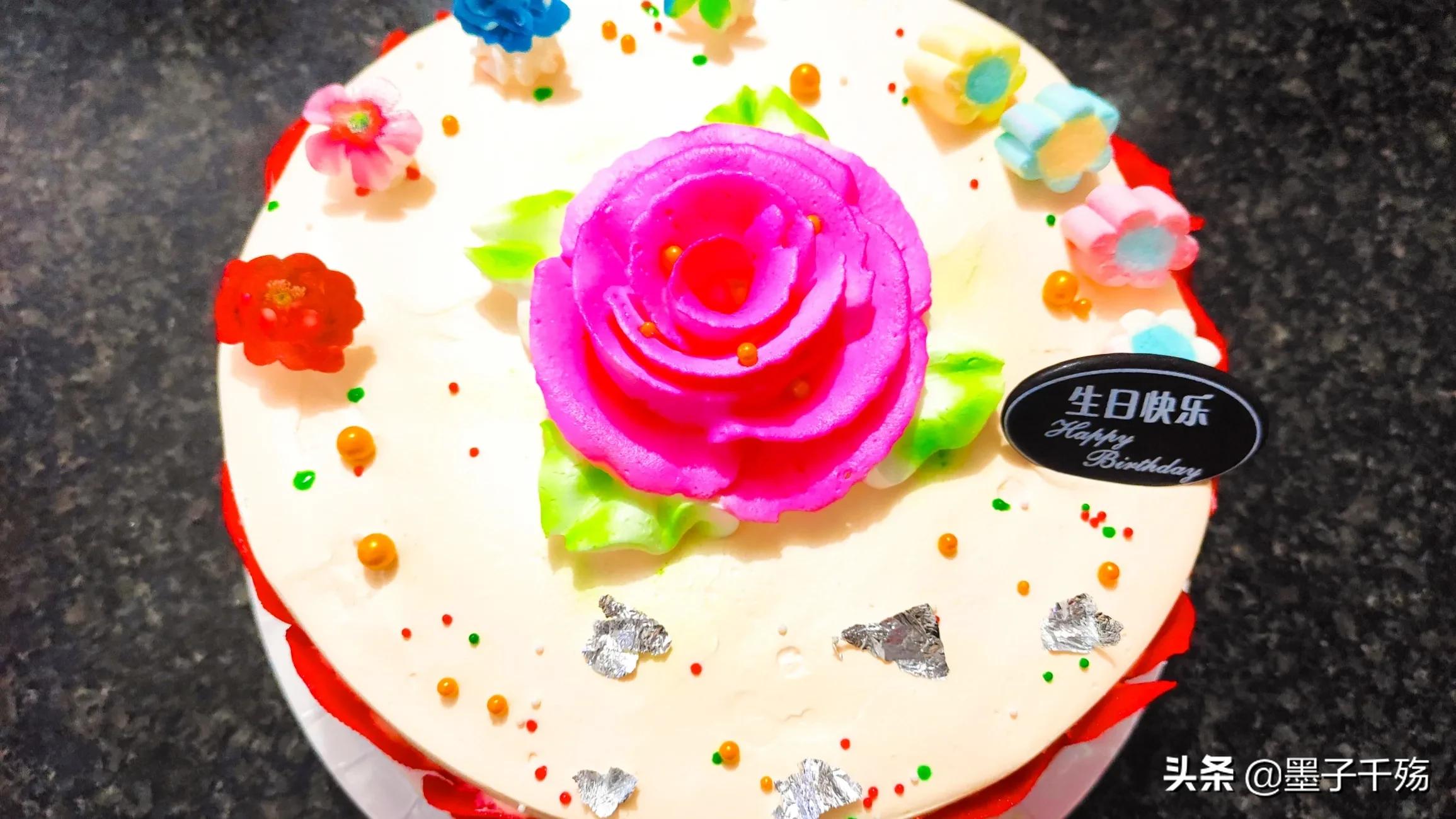 哥哥生日快乐！愿你笑容常伴，幸福安康，事业顺心，永远是我最骄傲的榜样！