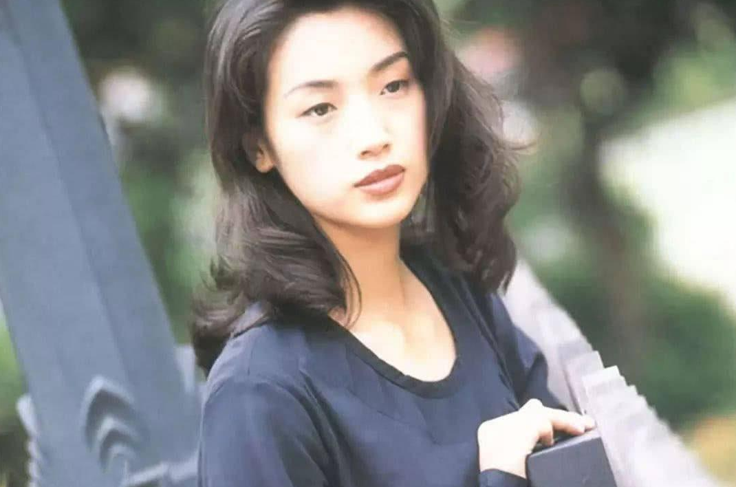 于和伟见了都得傻眼,媳妇和杨童舒太像了,盘点撞脸的明星