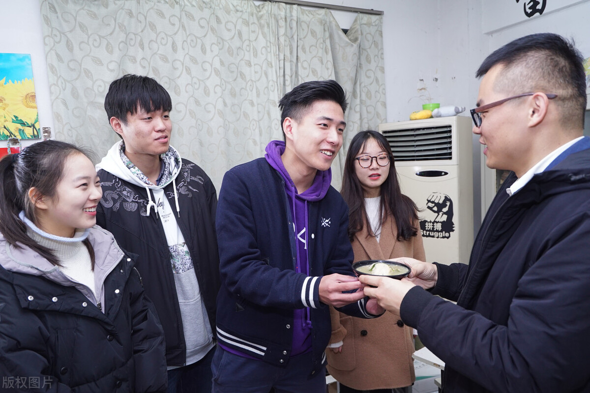 大学辅导员是什么角色？遇到这些事，别忘了“辅导员”，新生收藏