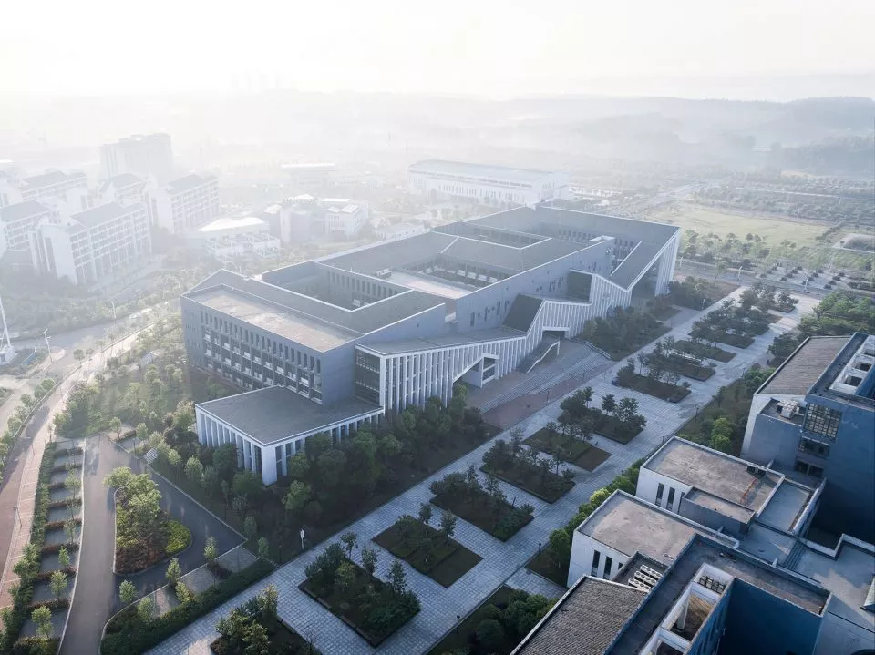 粉墙黛瓦，退台窑洞……看看这些地域文化如何影响学校建筑设计