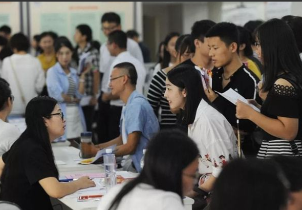 毕业生因“交过社保”无缘编制工作，影响考编那些事，学生不要碰