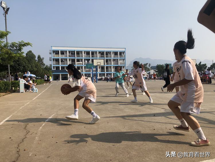 顽强拼搏，奋勇争先一一柳城县实验高级中学高一“新生杯”篮球赛