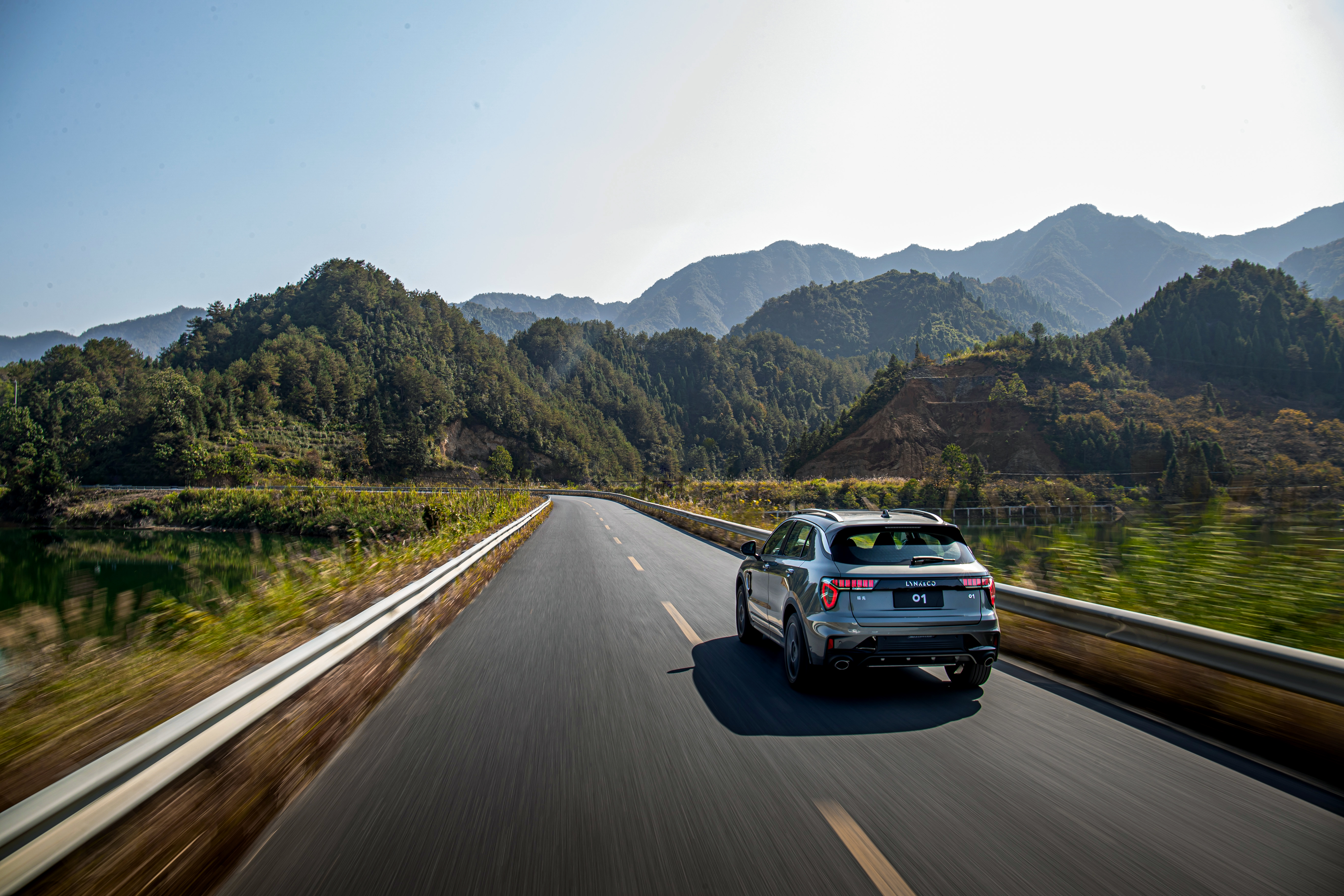 20万买2.0T+8AT+四驱？正面硬刚合资SUV 试驾2021款领克01