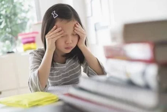 语文越改越难，高考要让15%的人做不完？教科书总主编回应质疑