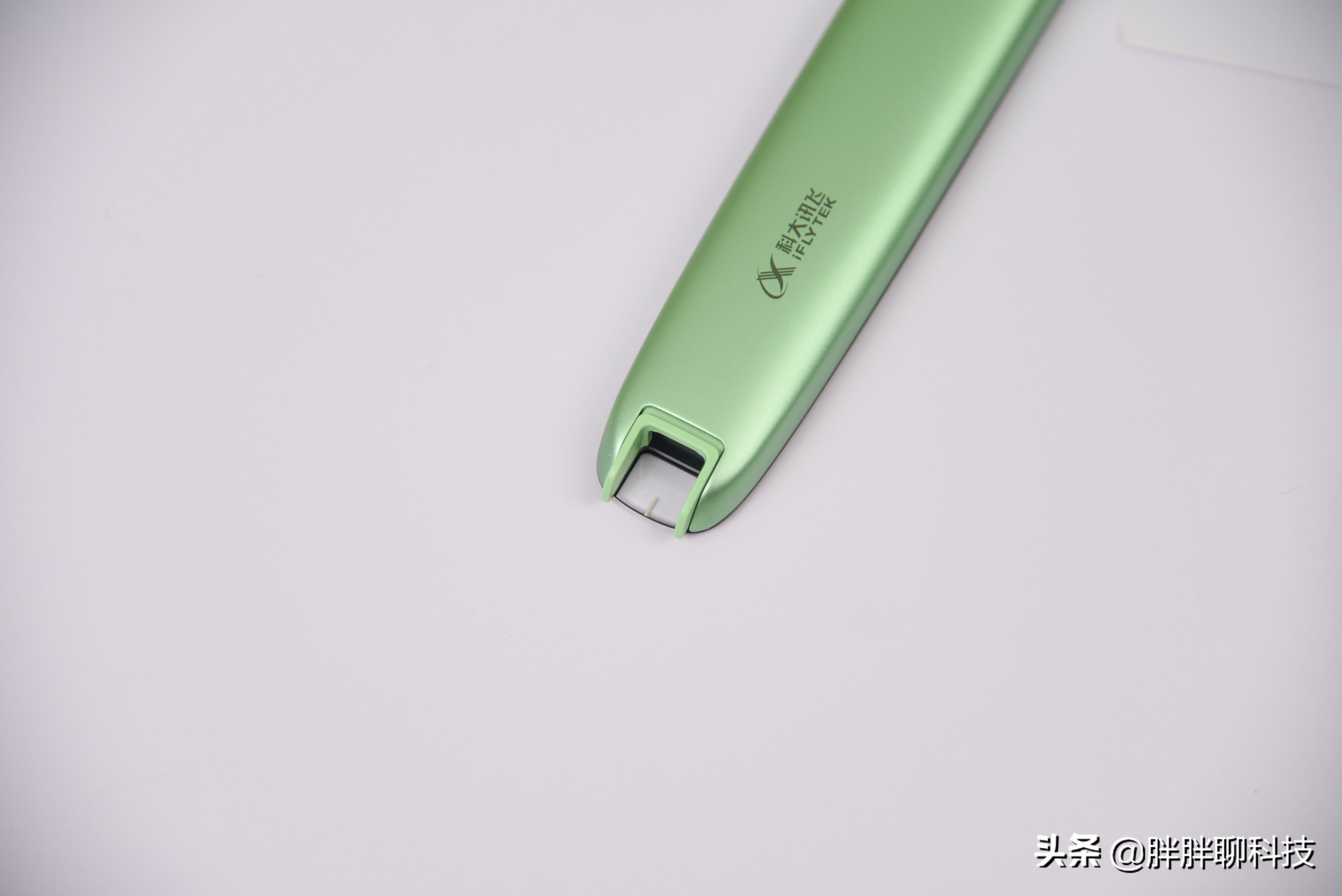 讯飞翻译笔S11初体验：让80/90后看了羡慕不已的英文查词神器