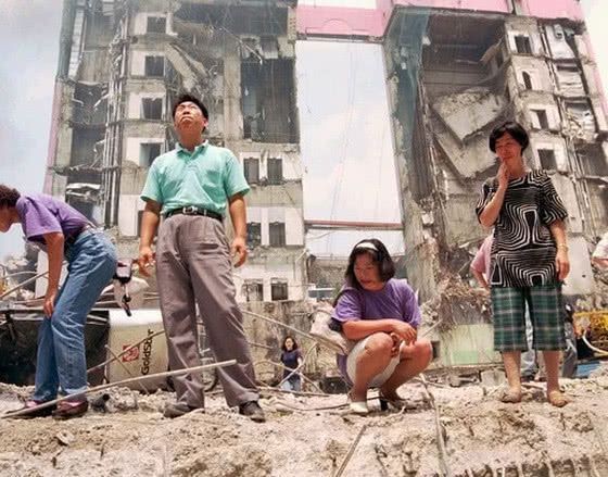 1995年韩国百货大楼20秒内倒塌，1400人被埋，是天灾，还是人祸？