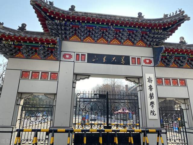 武汉大学第一临床学院（开设临床医学8年制的）