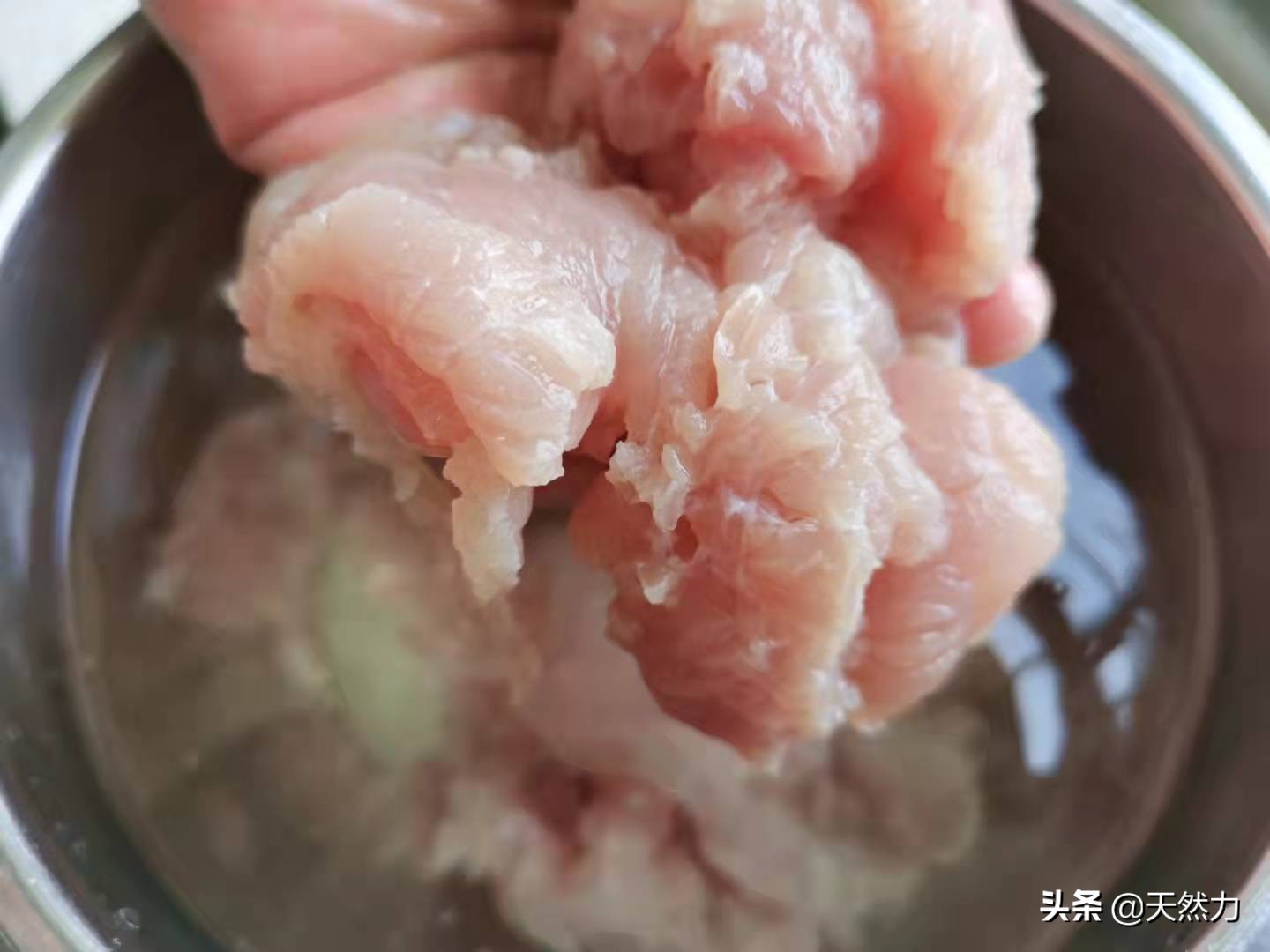 木须肉是传统的经典名菜，做法简单，步骤是关键，看一遍就能学会