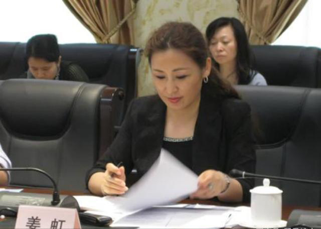 汕头大学现任女校长，被网友冠以“最美”称号，她因何受人喜爱？