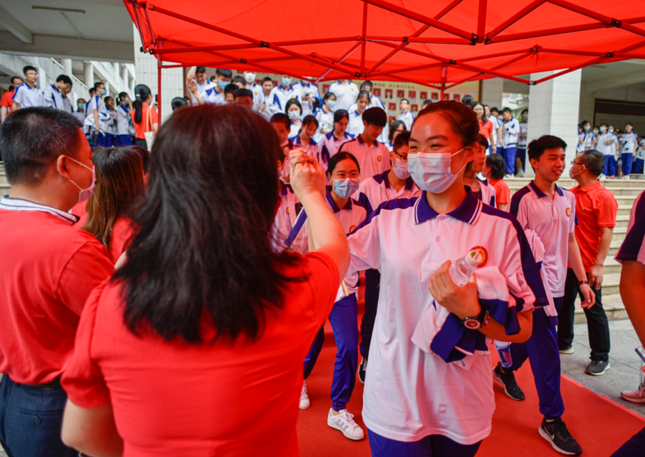 高考迎来“喜讯”，一二三本或被取消，部分学生们欢呼雀跃