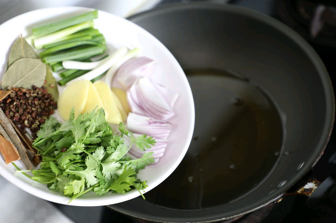 辣椒油好吃有秘诀，按步骤制作，色泽红亮，椒香味浓，凉拌菜专属