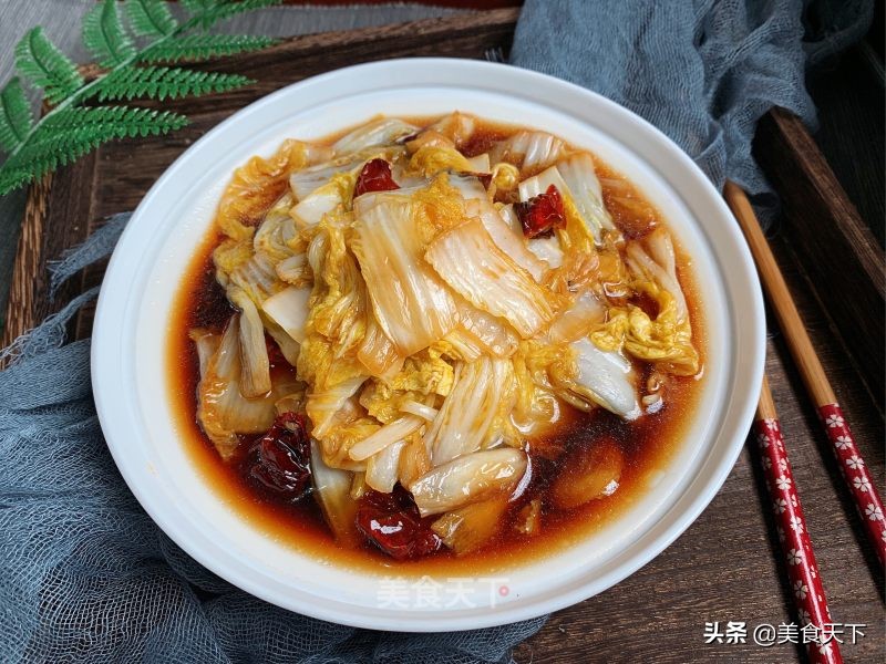 酸溜溜的味道，酸爽可口，开胃下饭，还帮油腻腻的肠胃减减负