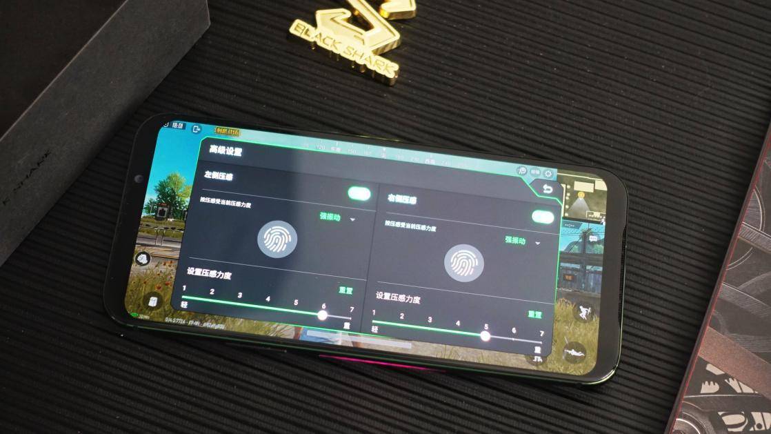 这可能是看电影最爽的手机。是鲨鱼游戏的手机2深度的体验。