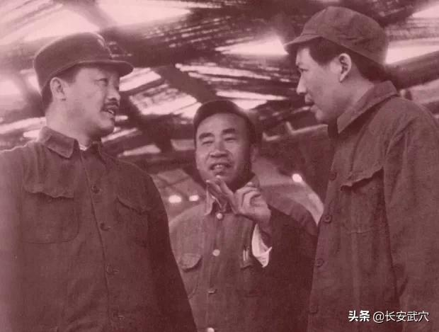 朱德位列元帅之首，可授衔证书却不是001号，001号究竟给了谁？
