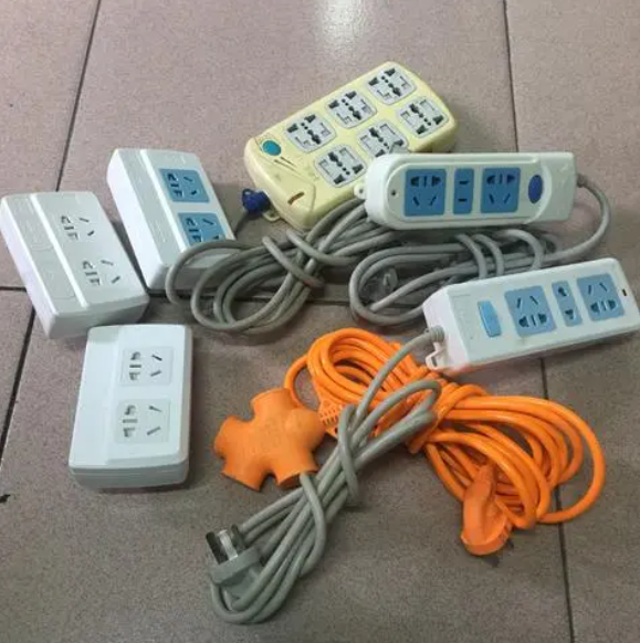 女生寝室的违禁品大全，宿管阿姨调侃：每年数量可绕地球一圈