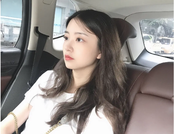 清华大学女博士，素颜精致似女明星，网友为她建超话，她不为所动