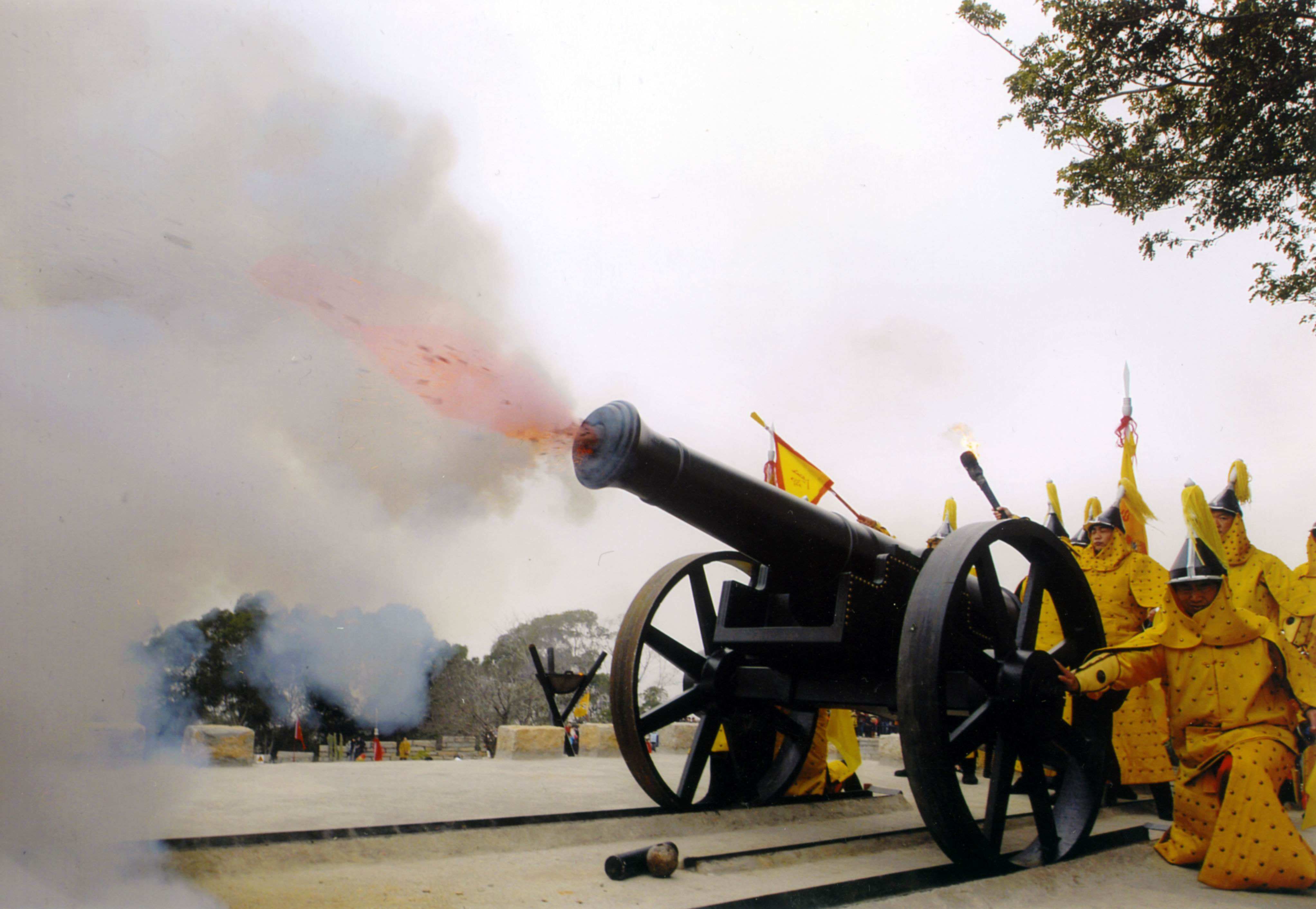 南昌出土康熙年间的巨炮,装备清军后士兵感叹:比我们