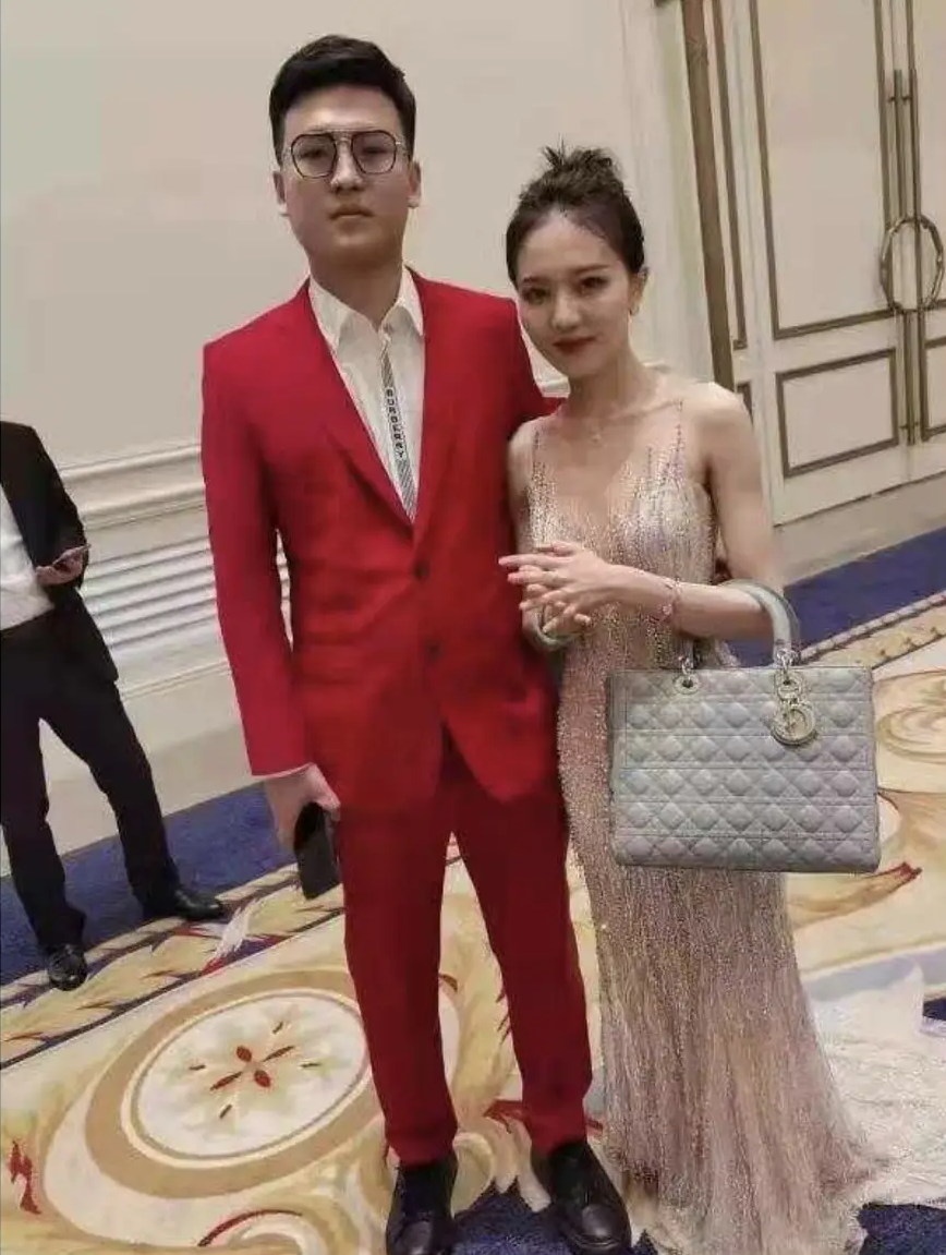“65页ppt”事件升级，项思醒的回应很强硬，网友劝她做3件事情