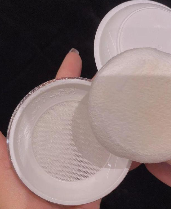 为啥刚涂了粉底液，没一会脸就暗沉了？这3个原因很容易被忽视