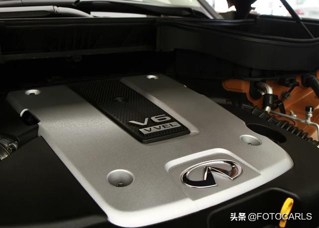 英菲尼迪FX37 3.7L V6实拍，让宝马X5/Q7吃灰的异类，售价79.9万