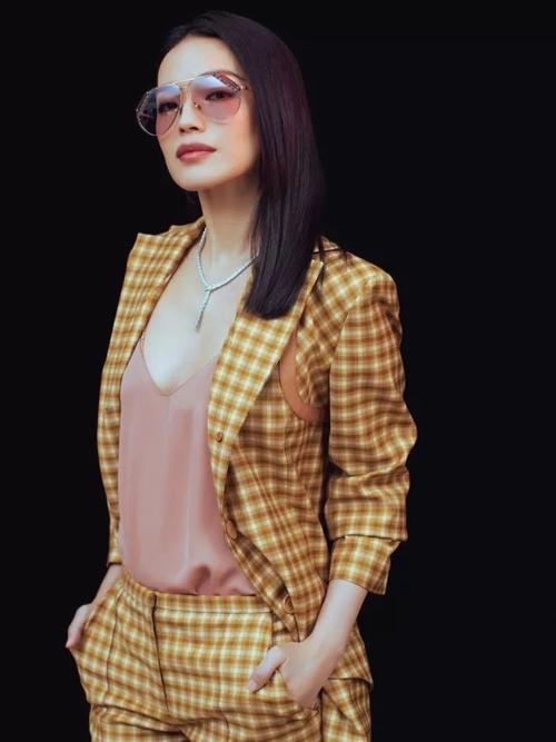 女生脸上有这4个特征，就是大众脸，别再自以为自己很好看了