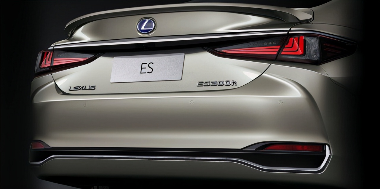 听了别难受，雷克萨斯ES根本没把宝马3系当对手