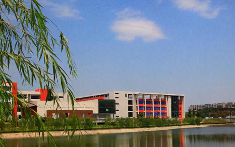 云南外事外语职业学院五年制大专2021年（杨林校区）收费官方发布