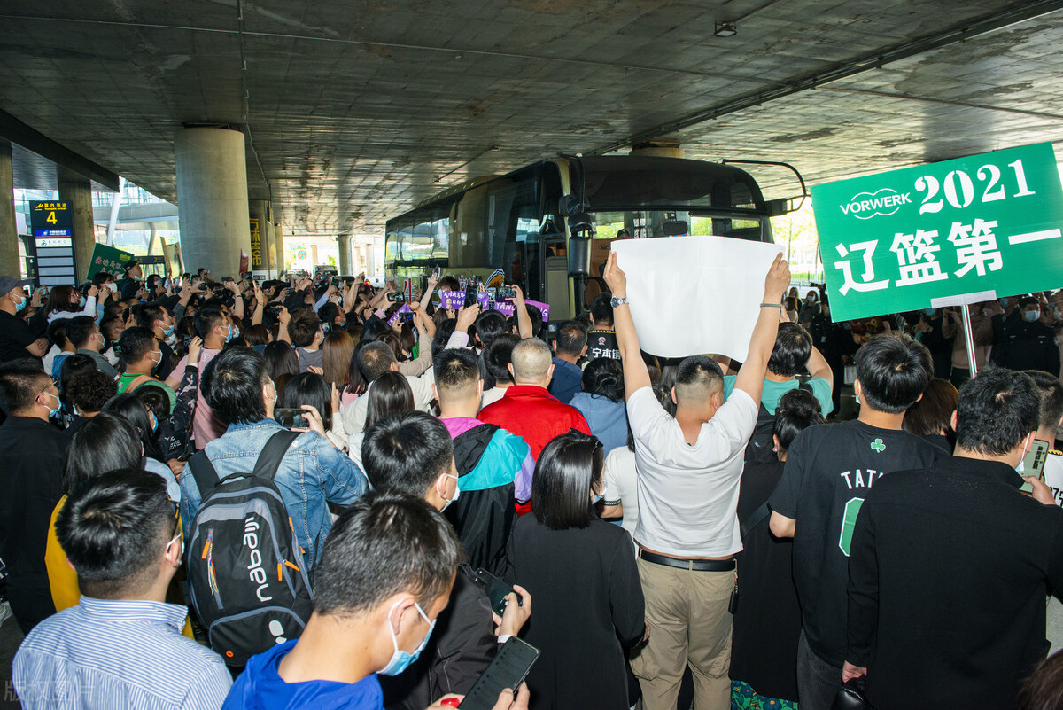 为什么cba都全华班了(CBA下赛季采取“全华班”并非禁止外援，恢复主客场很重要)