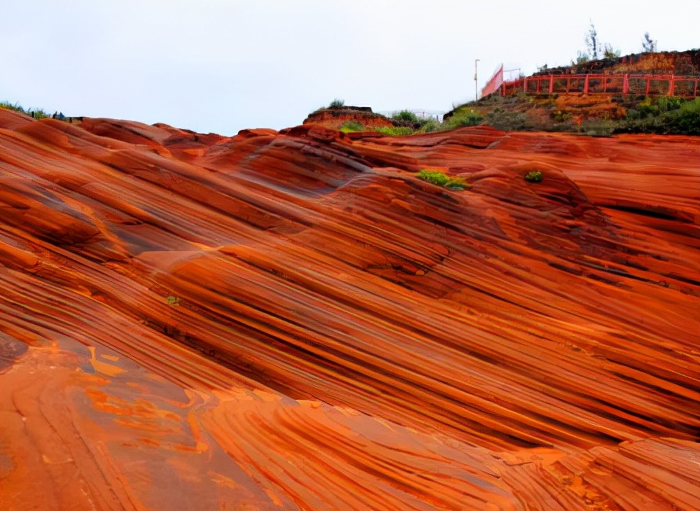 陕西旅游：走进榆林靖边地区波浪谷（图）