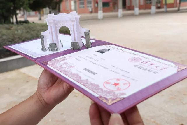 考生考上清华却被取消资格，网友得知后，不但不同情还拍手叫好