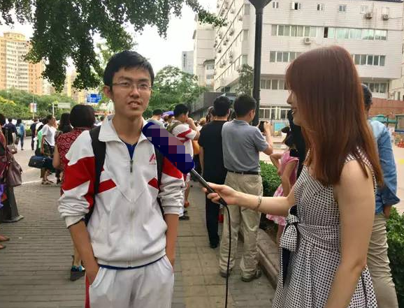 浙江考生林欢，提前20分钟交卷称“高考太简单”，最后考了多少分