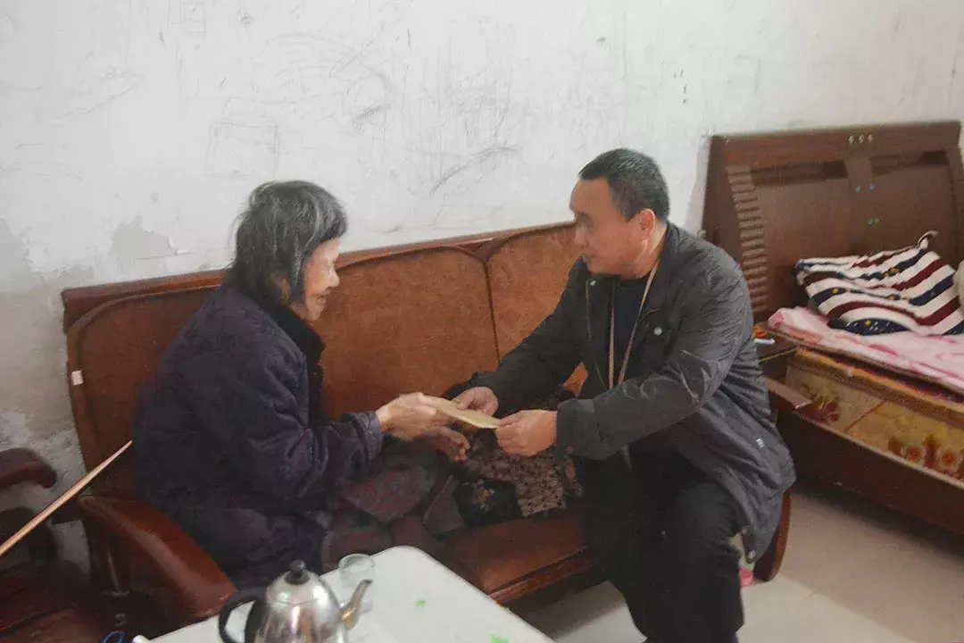 春節(jié)將至 溫暖常伴丨濠江區(qū)持續(xù)開展節(jié)前慰問活動