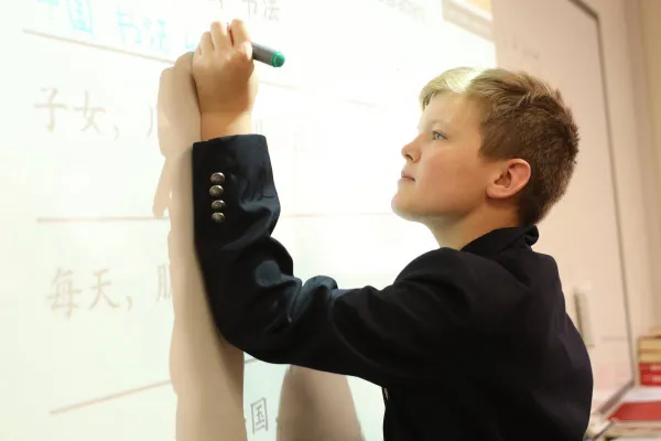 去英国私校，还是国际学校？到底哪个更适合中国孩子？