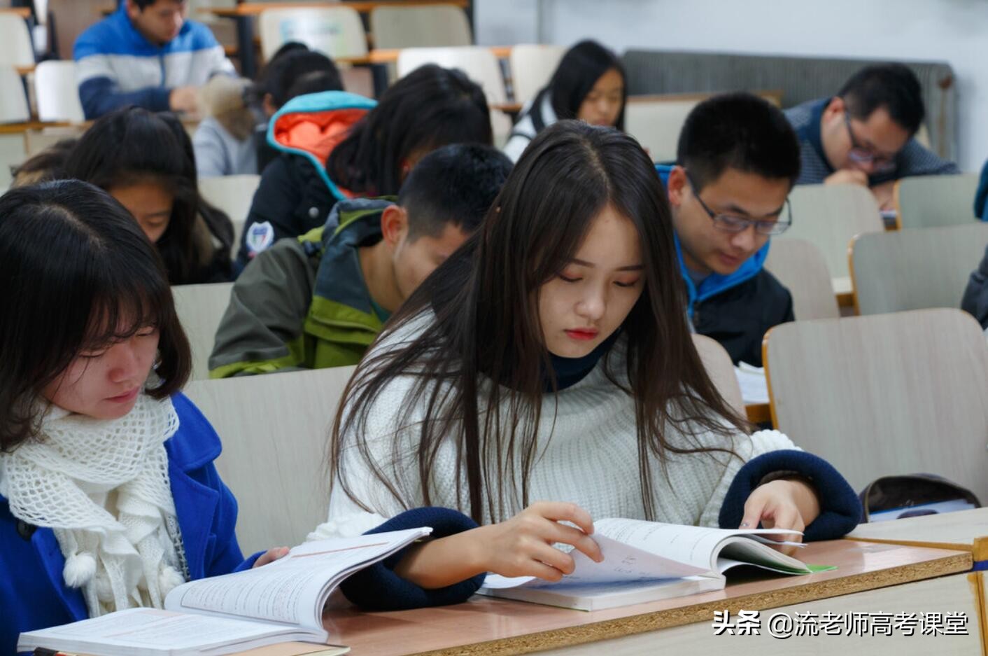 中国传媒大学校花杨诗尹，才貌双全气质佳，摘得环球小姐中国冠军