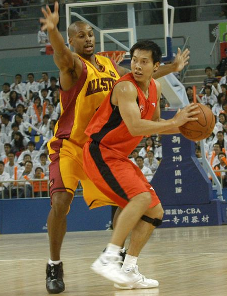 cba用哪个篮球明星(娱乐圈最会打篮球的5位明星，吴尊上榜 第1曾效力CBA)