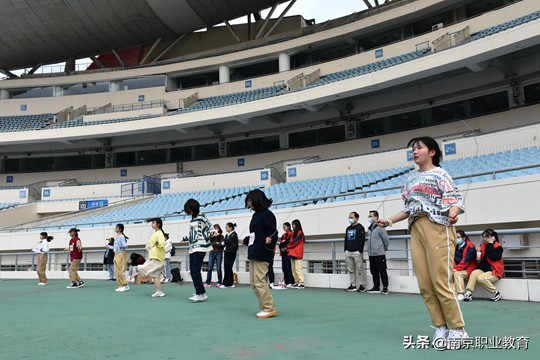 南京财经高等职业技术学校举办2021年秋季田径运动会