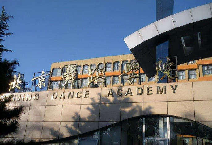 四川美院学生火了，因“画了个龙”被全网刷屏，专家：价值18万