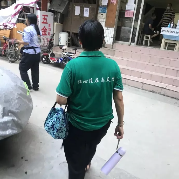 这些衣服的slogan不止酷,还有态度