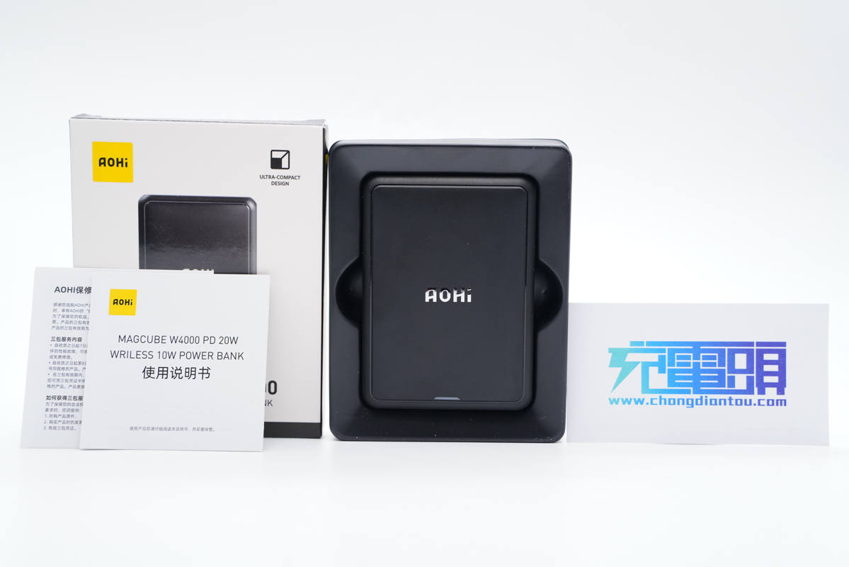 银行卡大小，咔嚓一下吸上iPhone13，Aohi超薄磁吸无线充电宝拆解